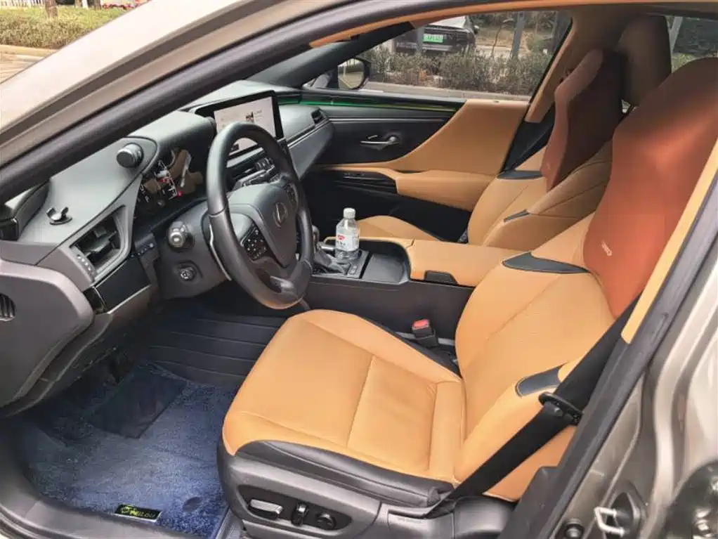 Lexus ES 2022 300h Ultimate Edition фото 6