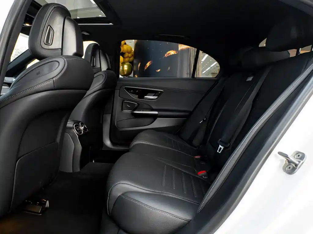 Photo 27 - Mercedes-Benz C-Class