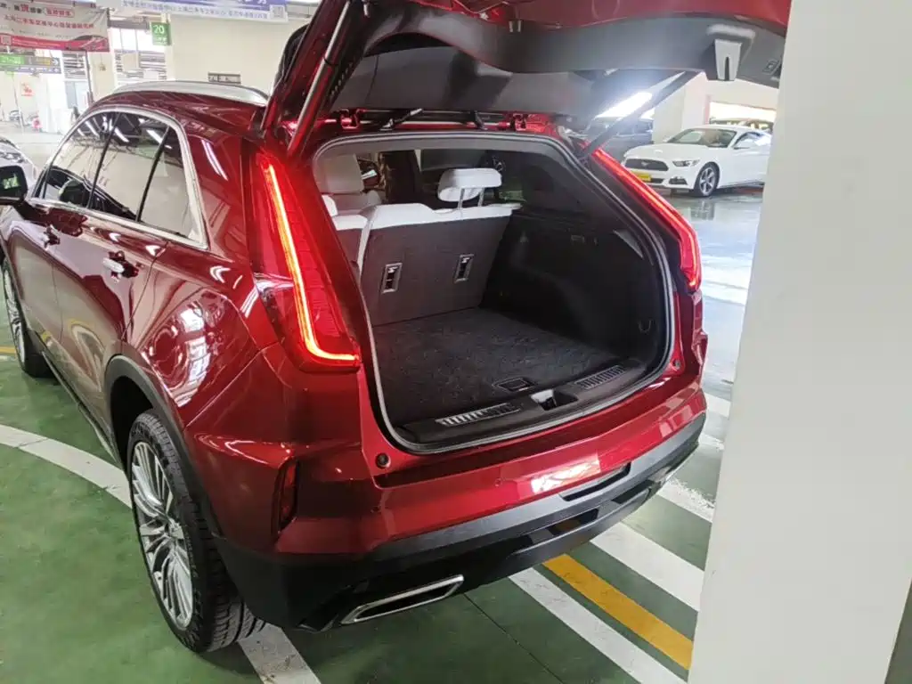 Фото 19 - Cadillac XT4