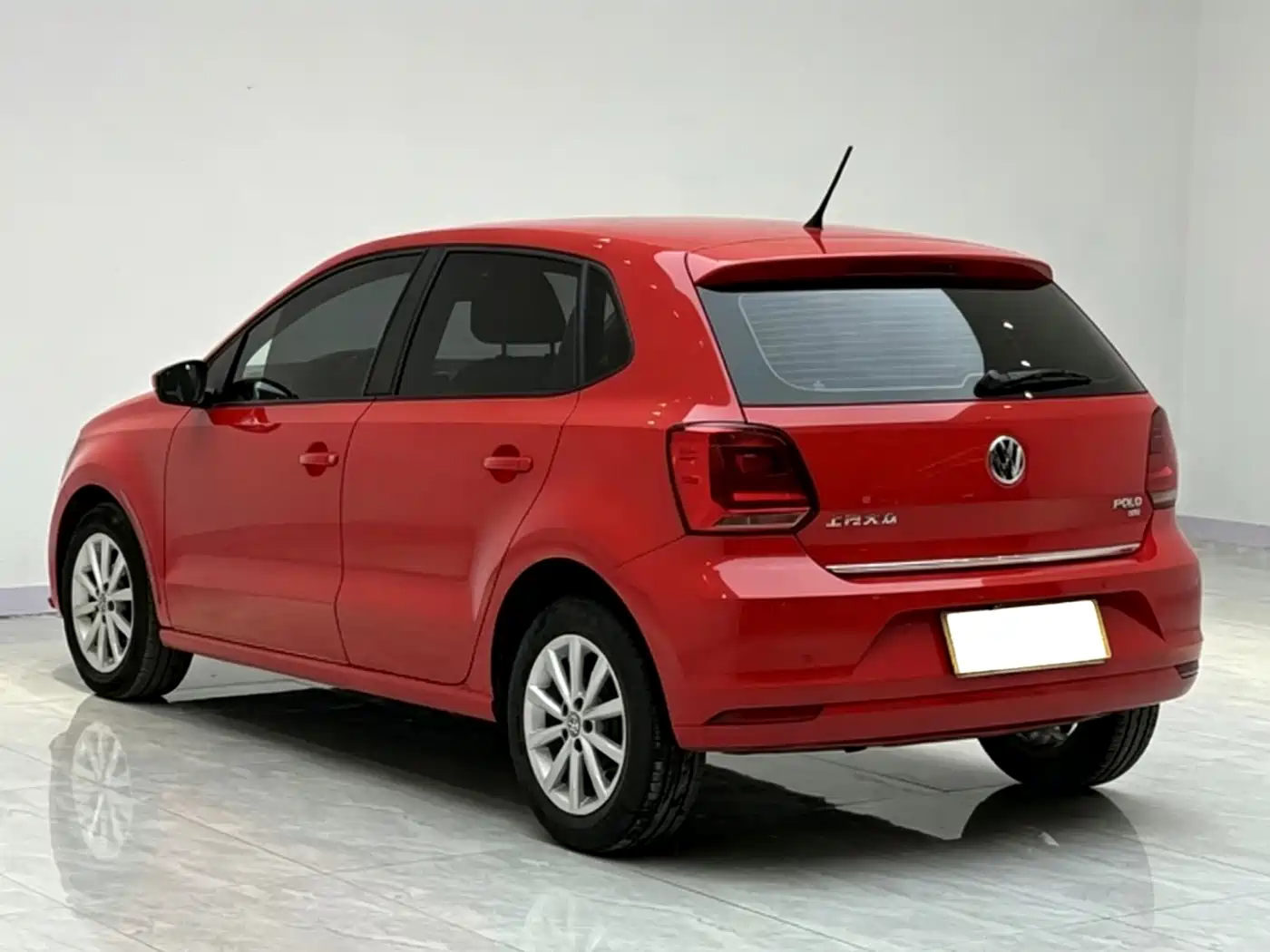 Volkswagen Polo 2018 1.5L Automatic Luxury фото 5