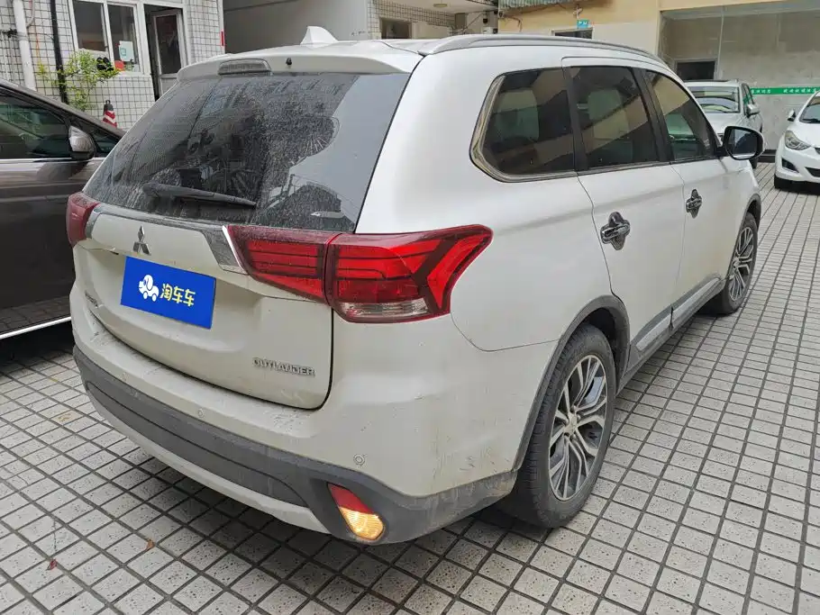 Mitsubishi Outlander 2017 2016 2.4L 4WD Luxury Edition 7-seater
