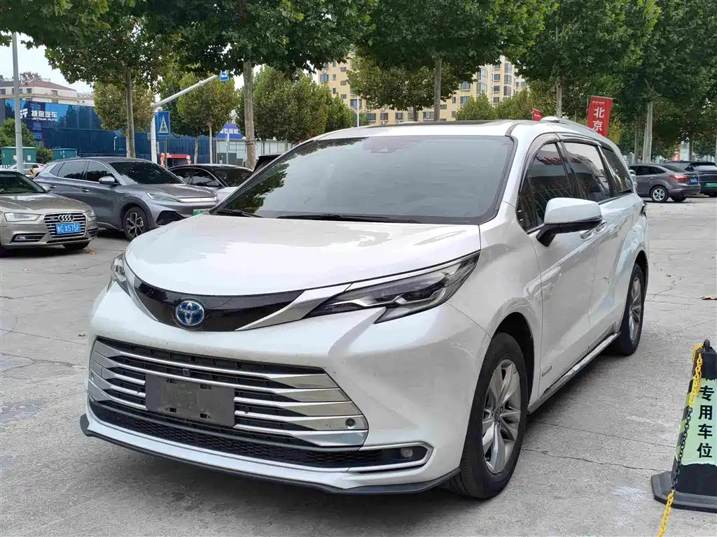 Toyota Toyota Sienna 2021 2.5L Hybrid Platinum Edition