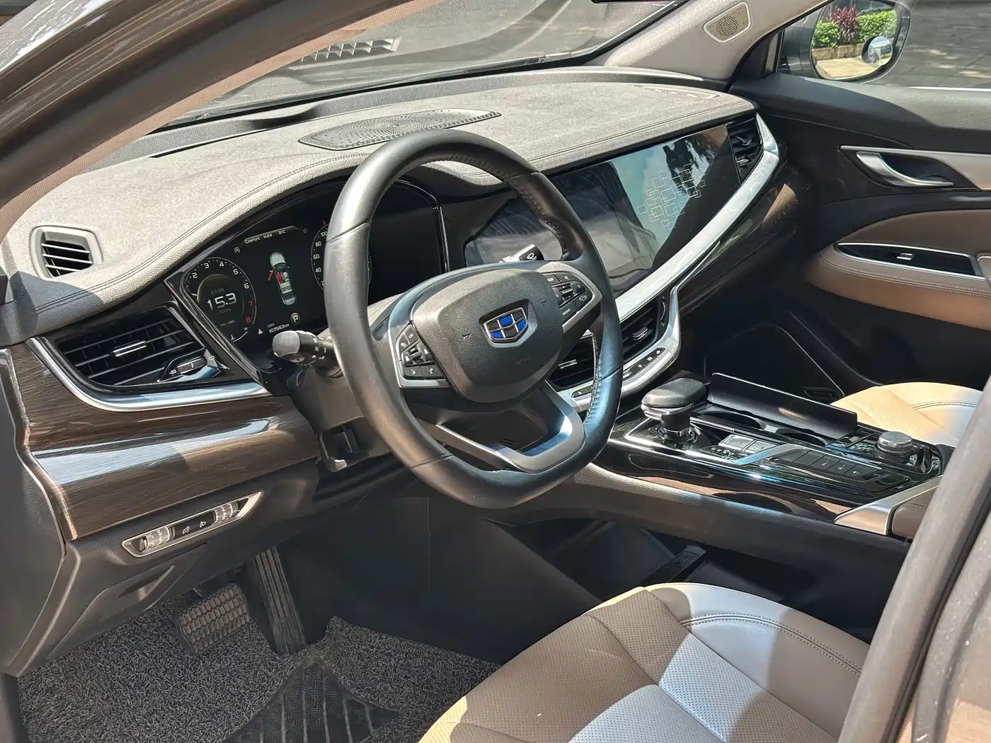 Photo 10 - Geely Borui