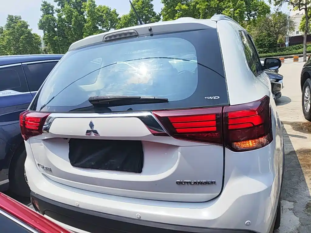 Mitsubishi Outlander 2017 2016 2.4L 4WD Elite Edition 5-seater