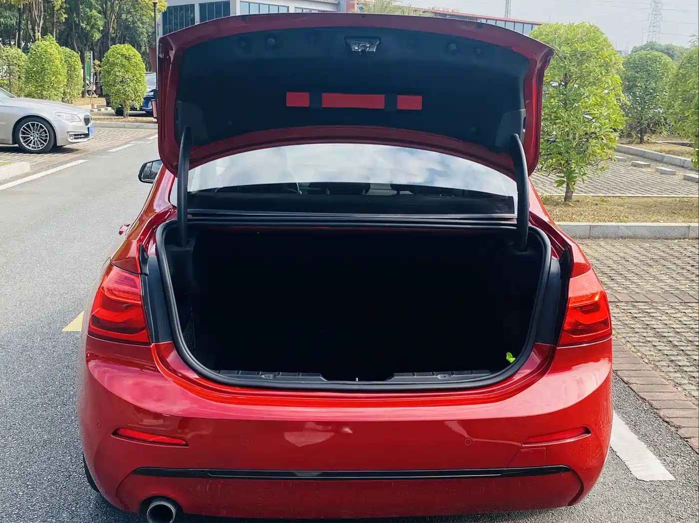 BMW 1 Series 2018 118i Sport Edition фото 8