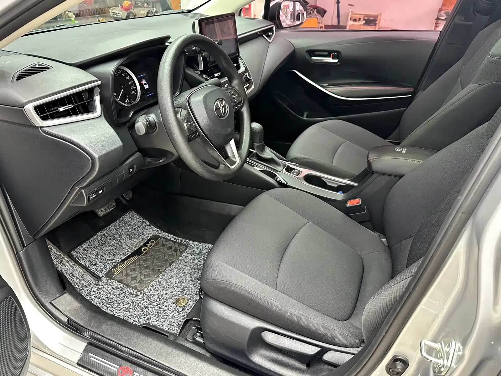 Фото 8 - Toyota Corolla