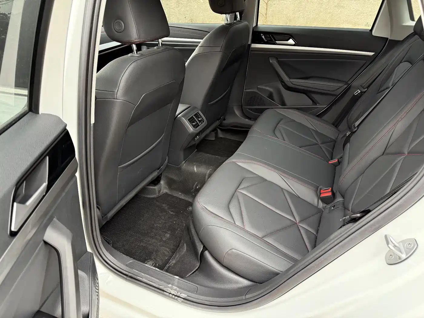 Volkswagen Lavida 2026 300TSI DSG Starlight Leading Edition фото 8