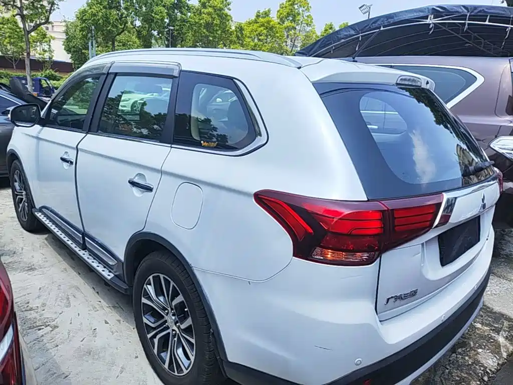 Mitsubishi Outlander 2017 2016 2.4L 4WD Elite Edition 5-seater