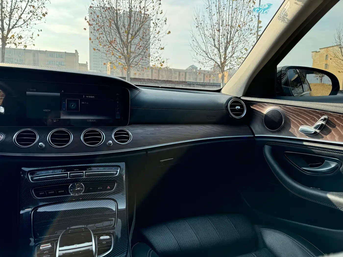 Mercedes-Benz E-Class 2016 E 200 L фото 7
