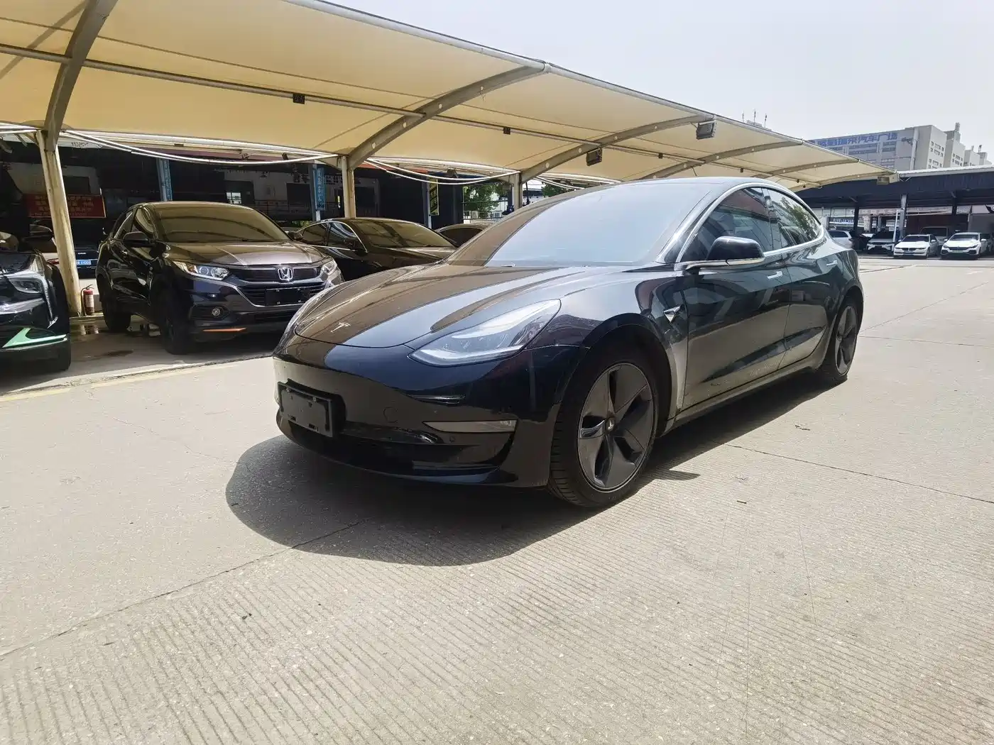 TESLA MODEL 3