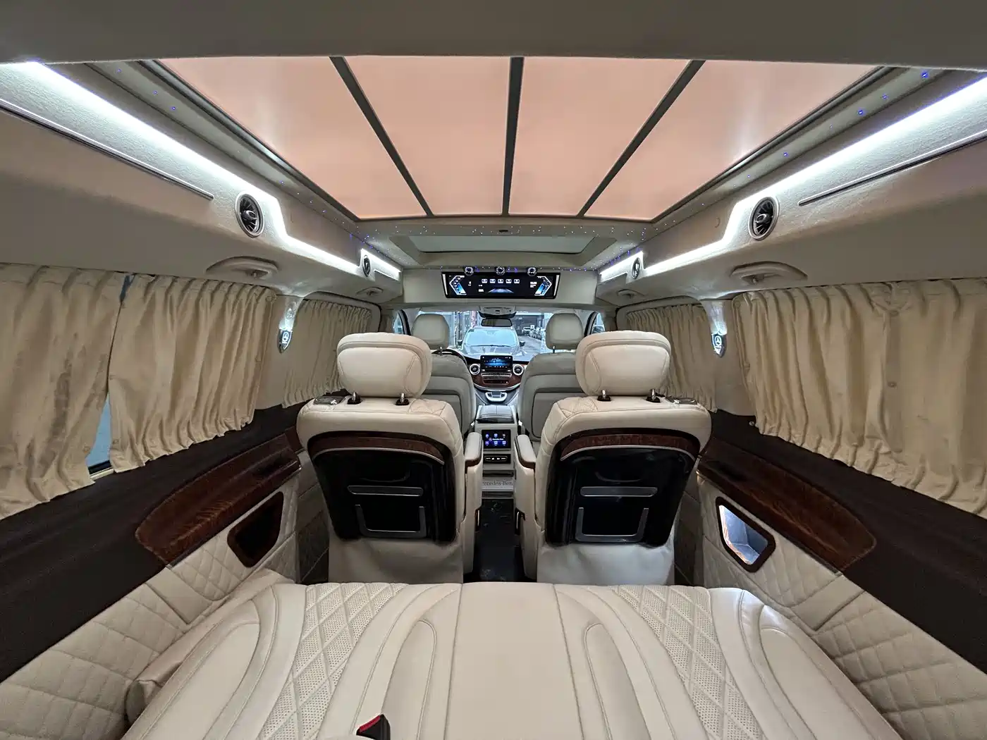 Mercedes-Benz V-Class 2021 V 260 L Long Wheelbase Luxury Edition фото 9