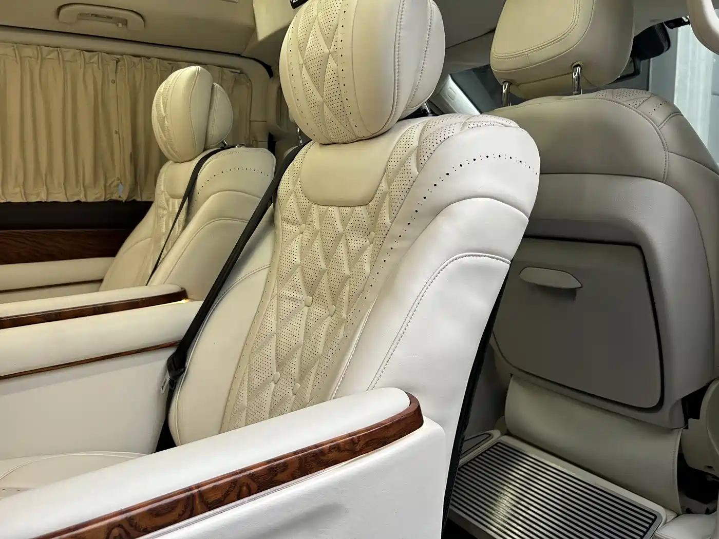 Mercedes-Benz V-Class 2021 V 260 L Long Wheelbase Luxury Edition фото 29