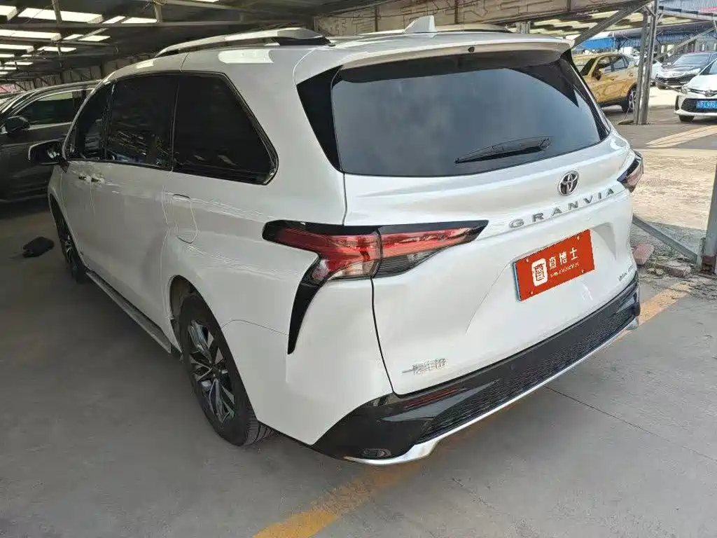 Toyota Granvia 2026 2024 2.5L Hybrid Premium PLUS 4WD Edition