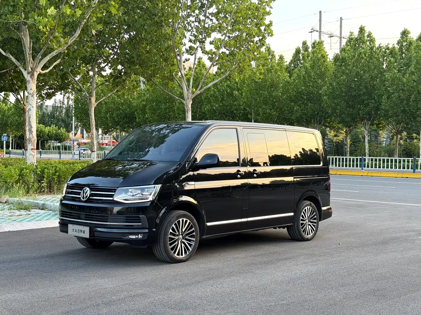 Volkswagen Multivan 2019 2.0TSI 4WD Premium 7-seater