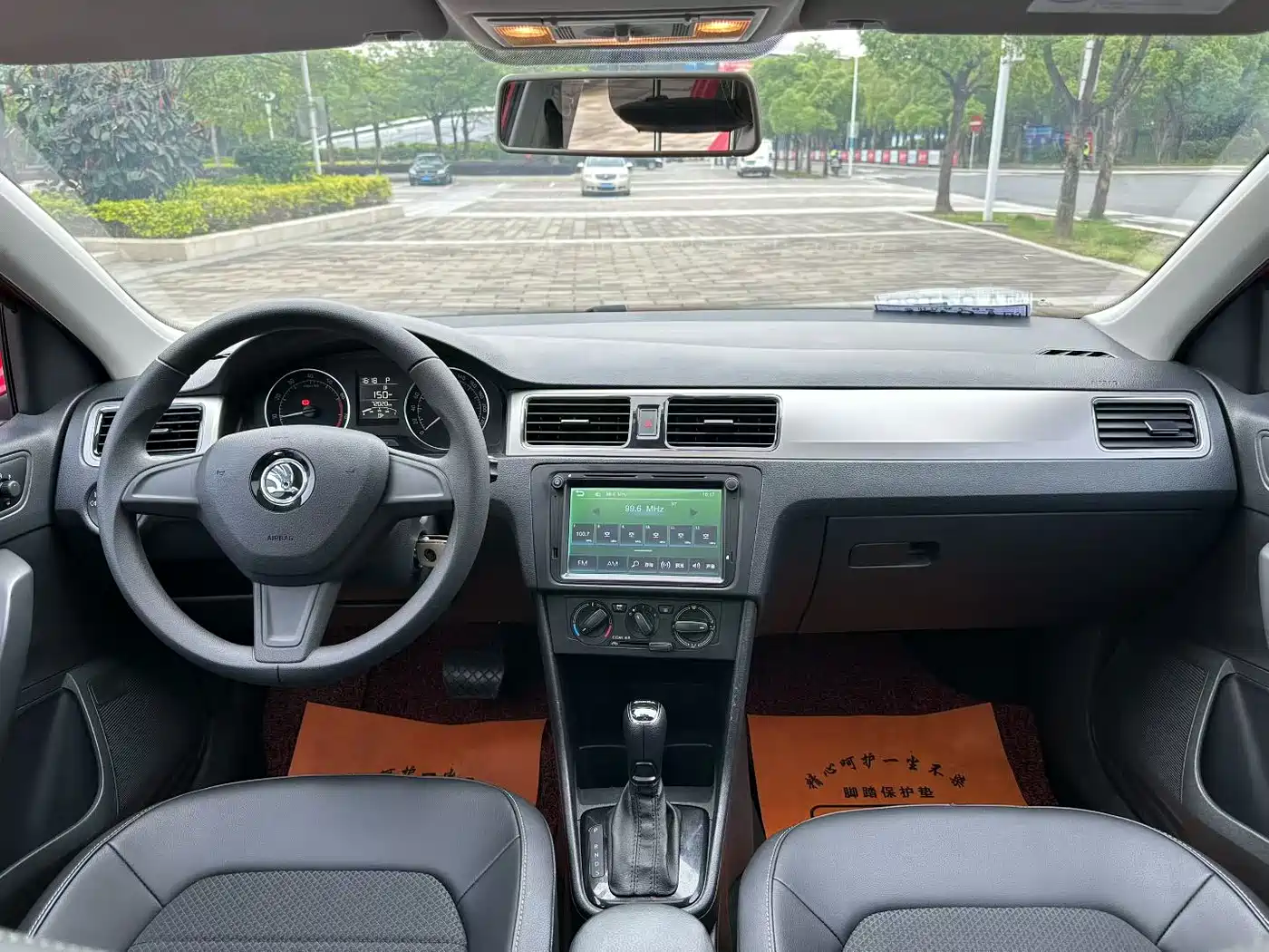 Škoda Skoda Rapid Spaceback 2016 Facelift 1.6L Automatic Innovation Edition фото 6