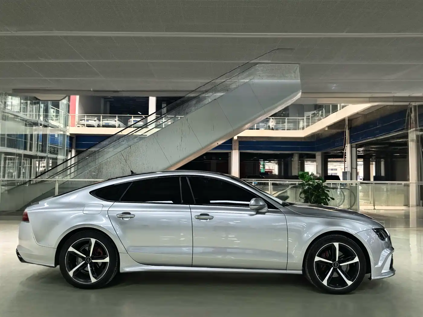 Фото 8 - Audi A7