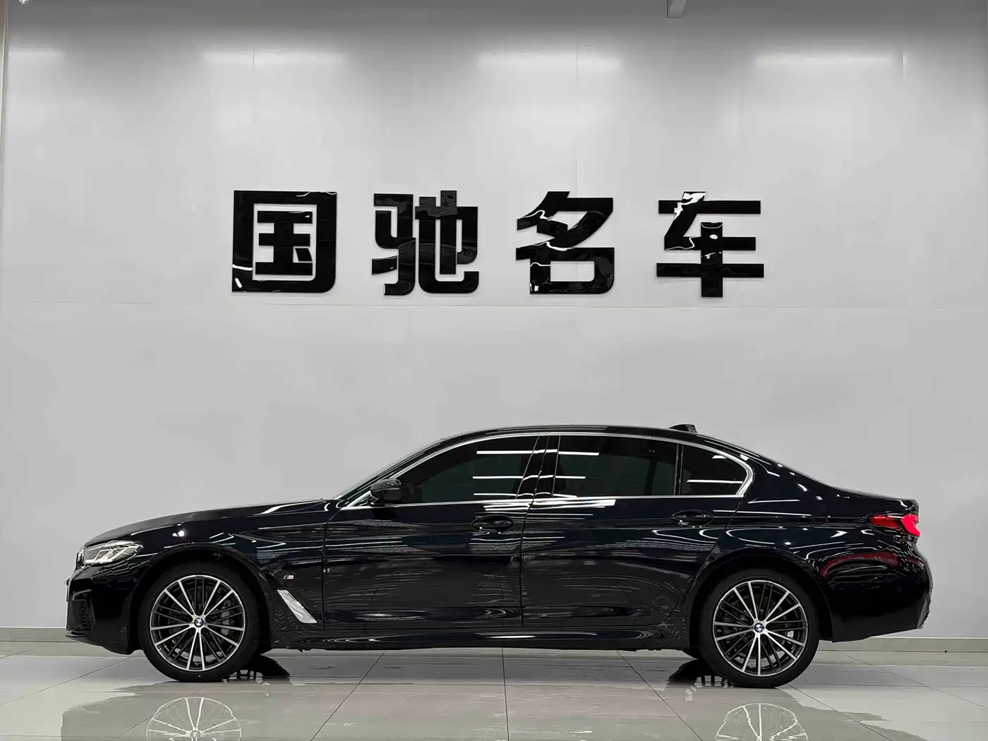 BMW 5 Series 2022 530Li Leading M Sport Package фото 3