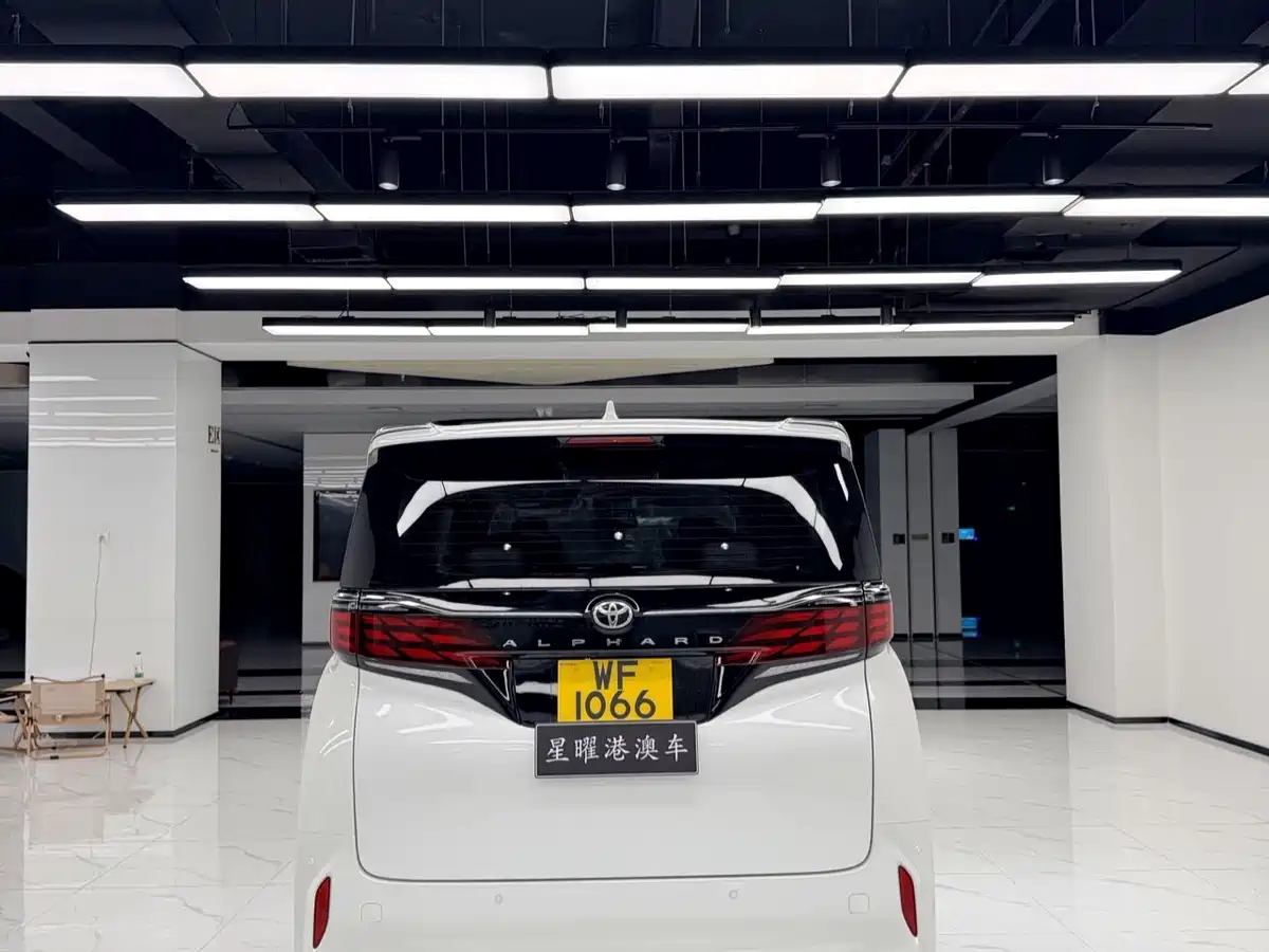 Toyota Alphard 2024 Hybrid 2.5L Ultimate Enjoyment Edition фото 8