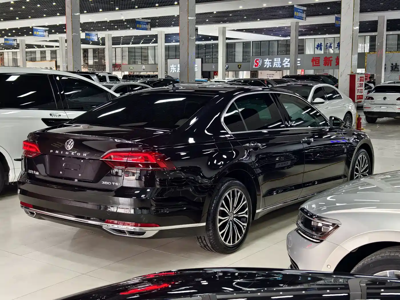 Volkswagen Phideon 2018 380TSI 2WD Business Edition фото 18
