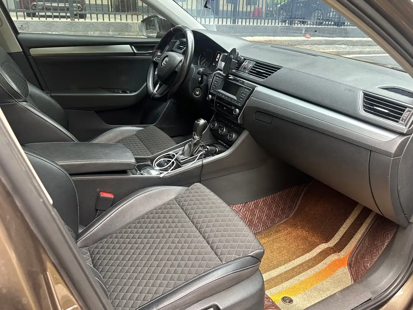 Škoda Superb 2016 TSI330 DSG Pioneer Edition фото 14
