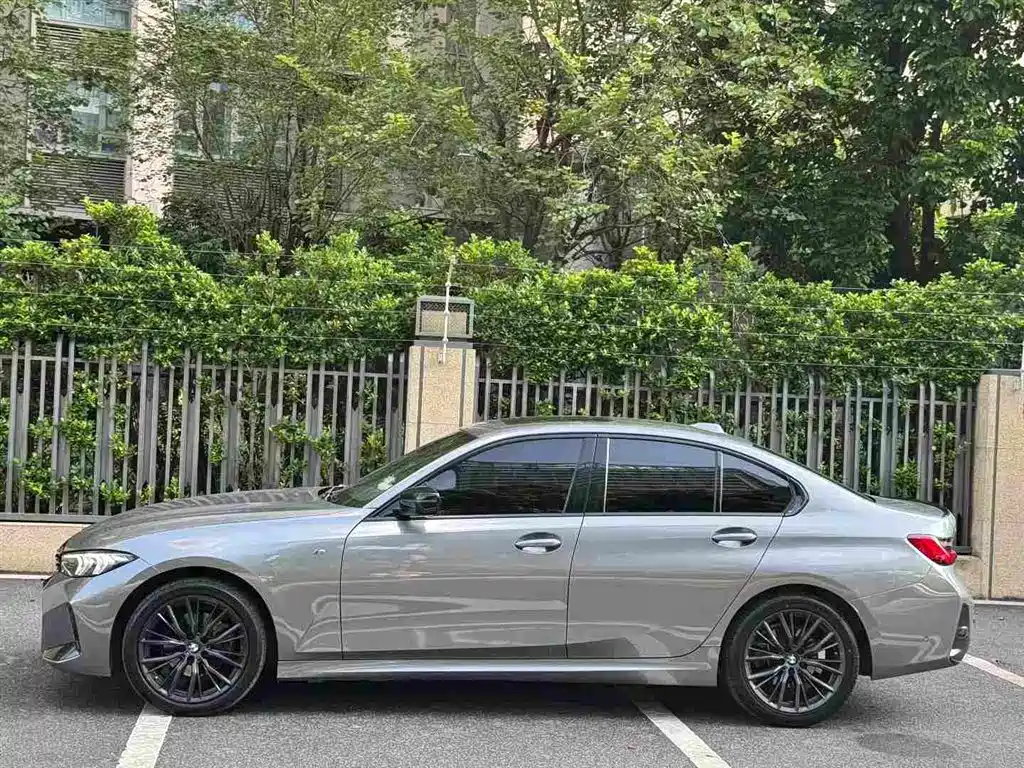 Photo 2 - BMW 3 Series