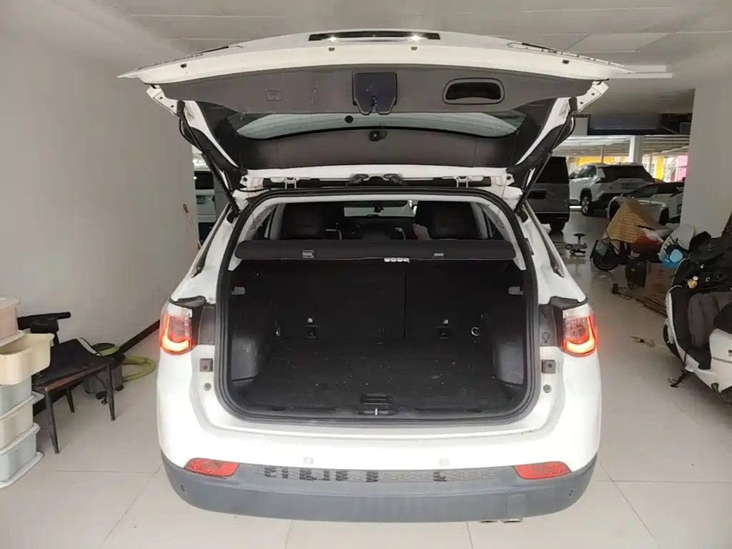 Фото 9 - Jeep Compass