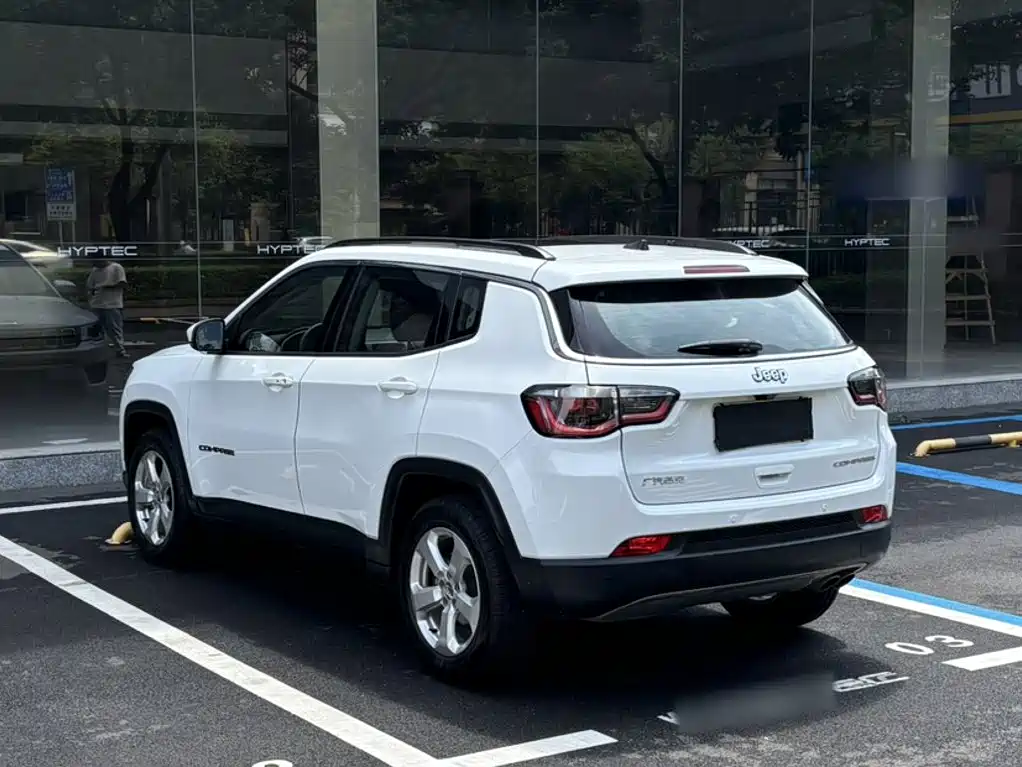 Фото 23 - Jeep Compass