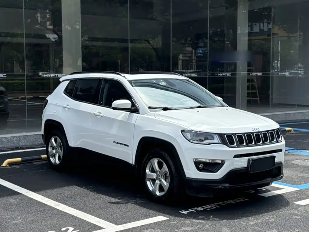 Фото 22 - Jeep Compass