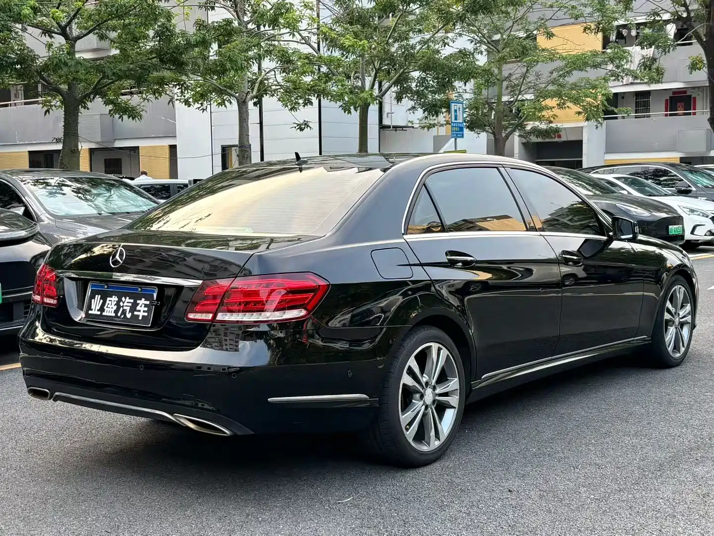 Photo 3 - Mercedes-Benz E-Class