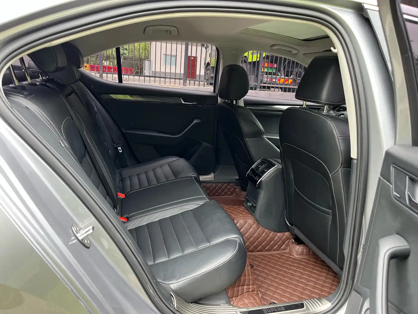 Škoda Superb 2016 TSI330 DSG Smart Edition фото 12
