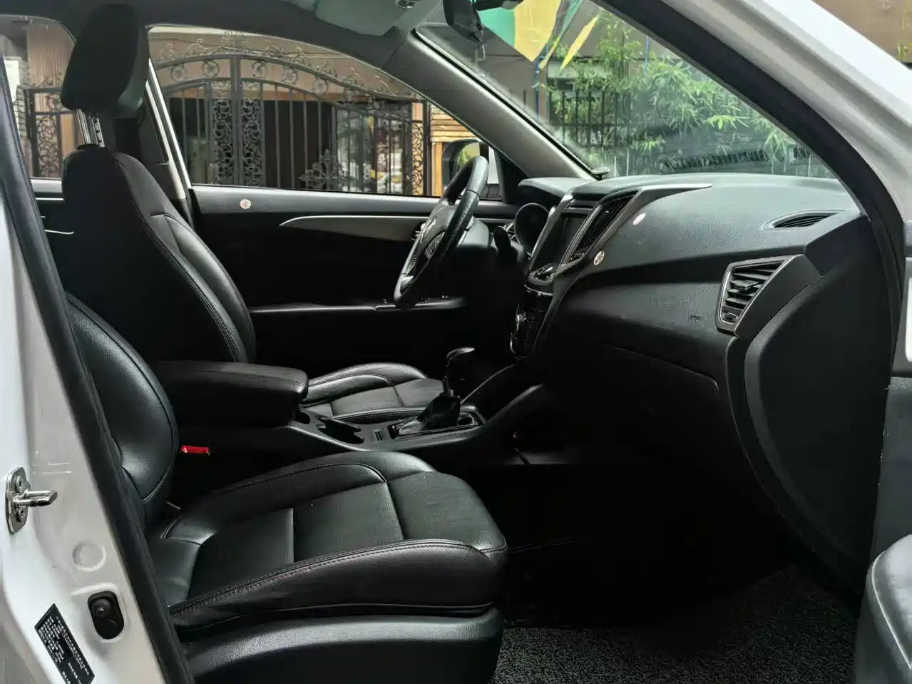Photo 8 - Changan CS75