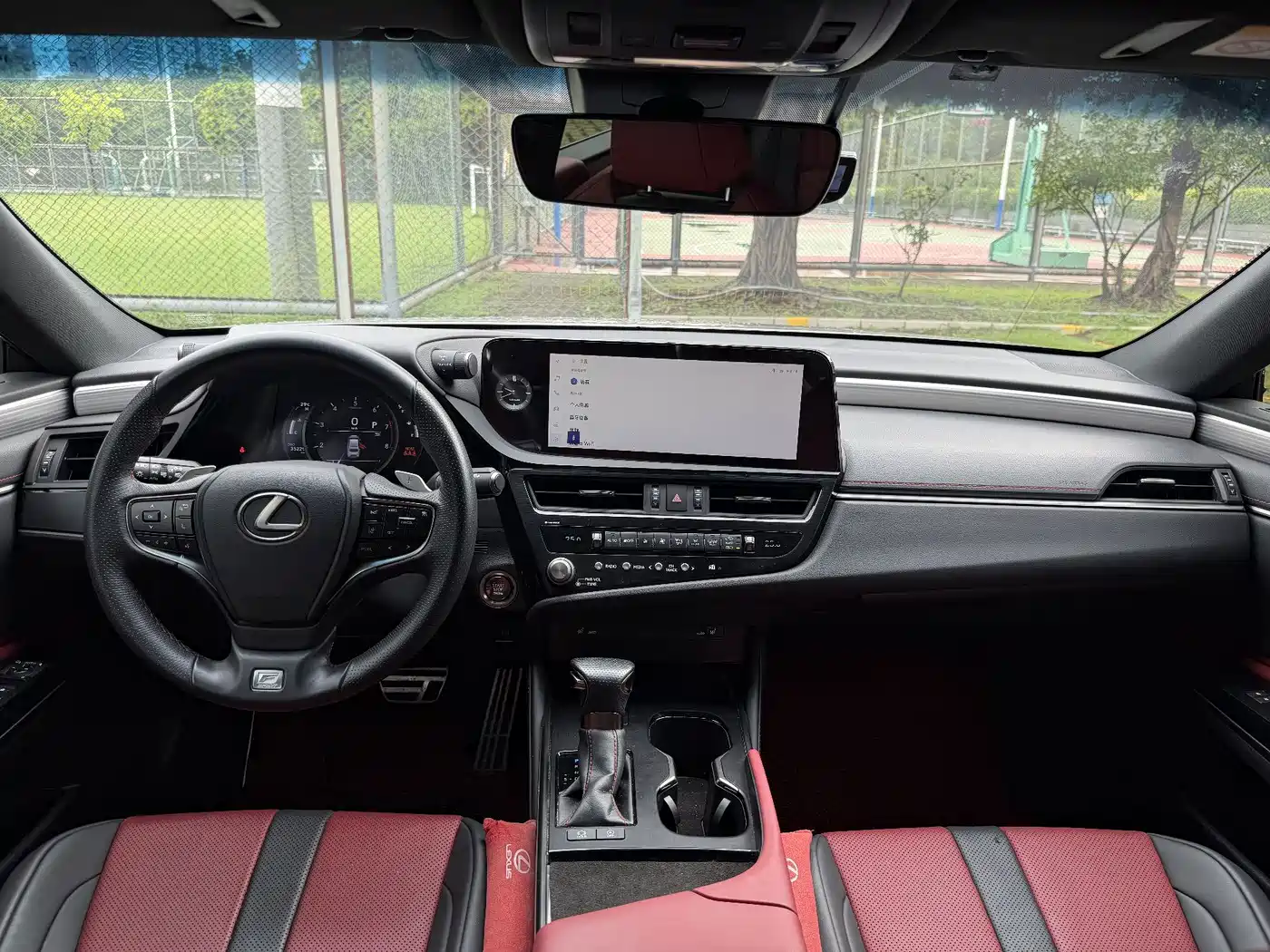 Фото 10 - Lexus ES