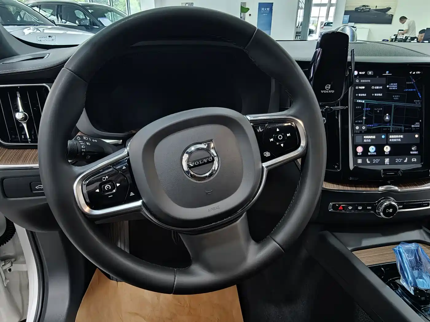 Фото 11 - Volvo XC60