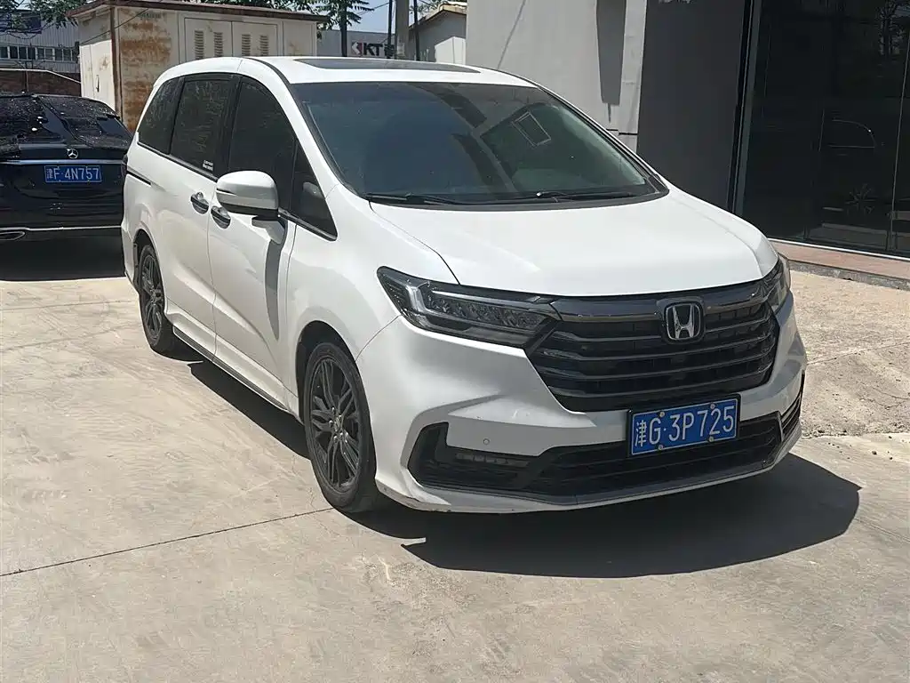 Honda Odyssey 2022 2.0L e:HEV Sharp Supreme Edition фото 2