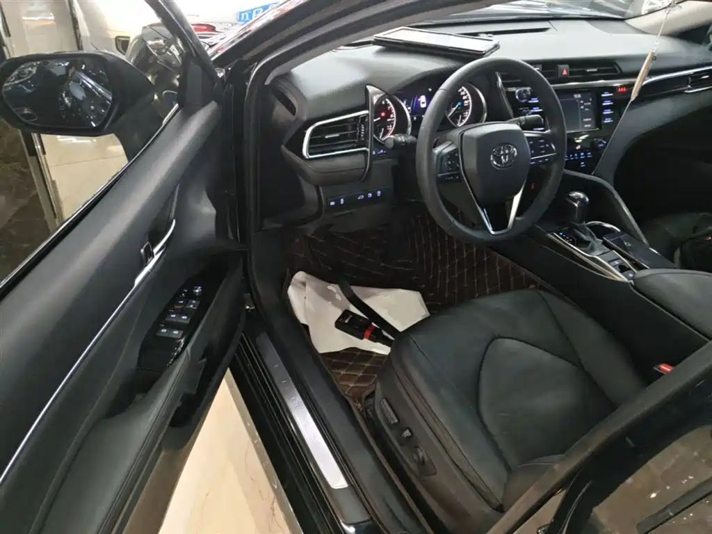 Toyota Camry 2018 2.0G Luxury Edition фото 16