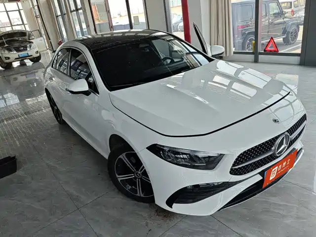 Mercedes-Benz A-Class 2023 A 200 L Fashion — фото 2