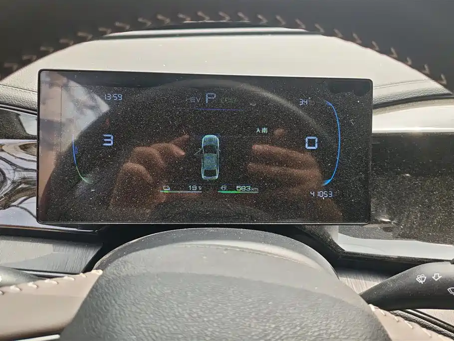 BYD Qin PLUS 2024 Glory Edition DM-i 55KM Leading фото 14