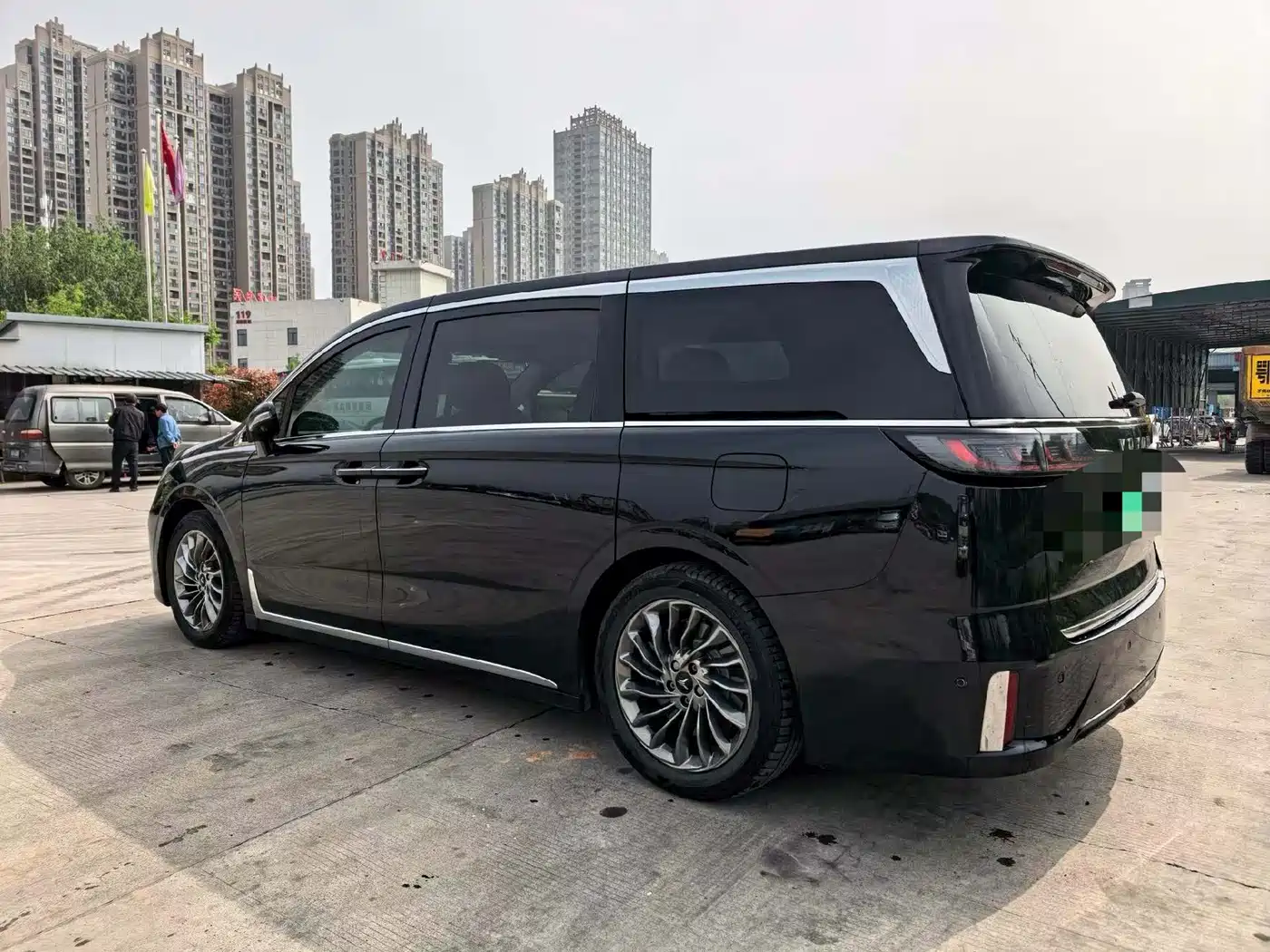 Voyah Auto Voyah Dreamer 2022 Low-carbon Dream+Smart Package фото 5