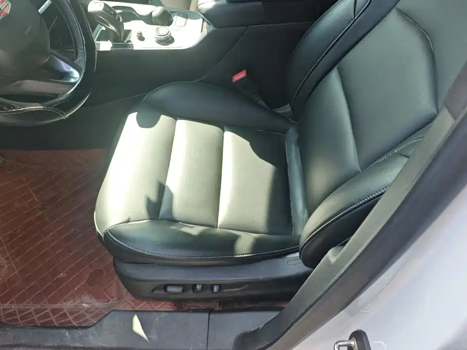 Cadillac XT4 2019 2018 Model 28T 4WD Leading