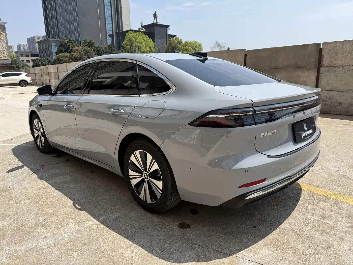 Geely Galaxy Galaxy A7 2025 EM-i 150km Explorer+ Edition фото 6