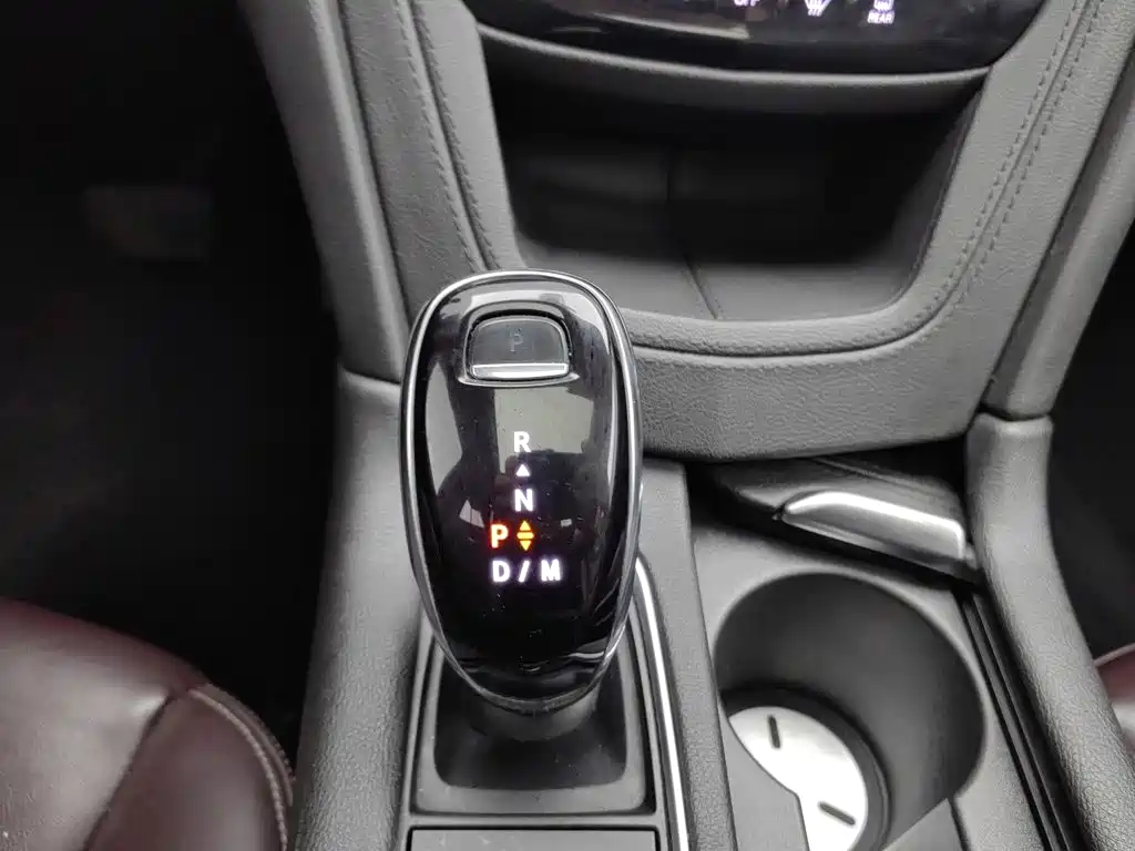 Фото 13 - Cadillac XT6
