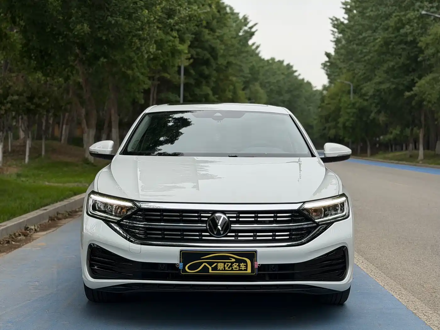 Volkswagen Sagitar 2023 300TSI DSG Surpassing Edition фото 2