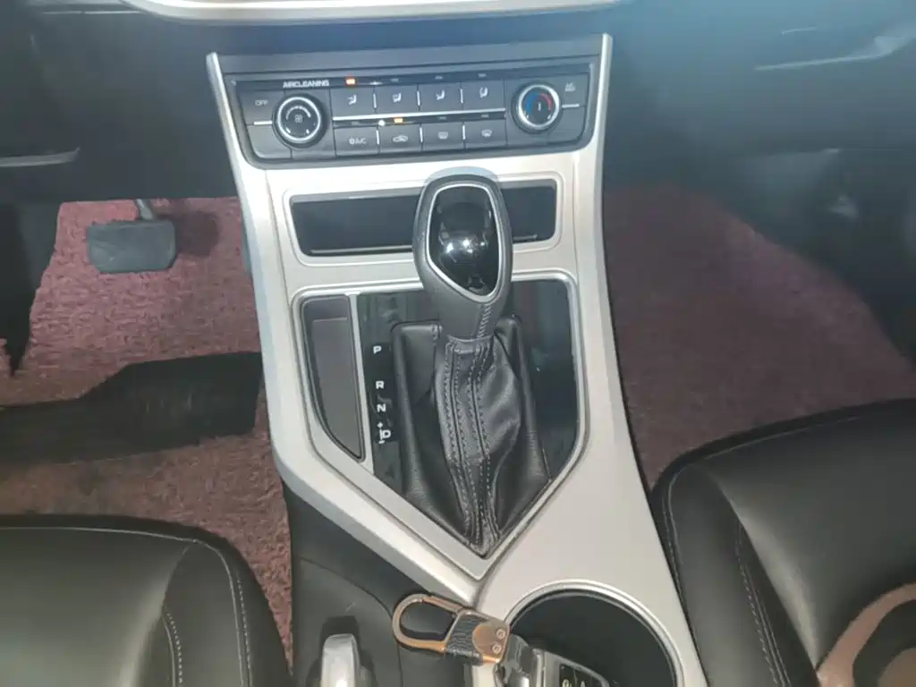 Фото 14 - Geely Vision