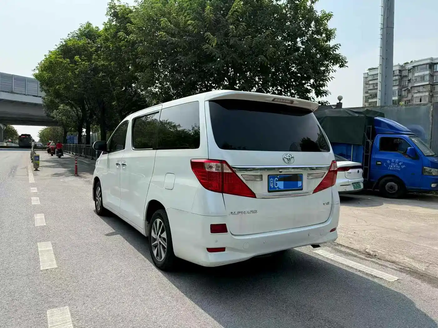 Фото 4 - Toyota Alphard