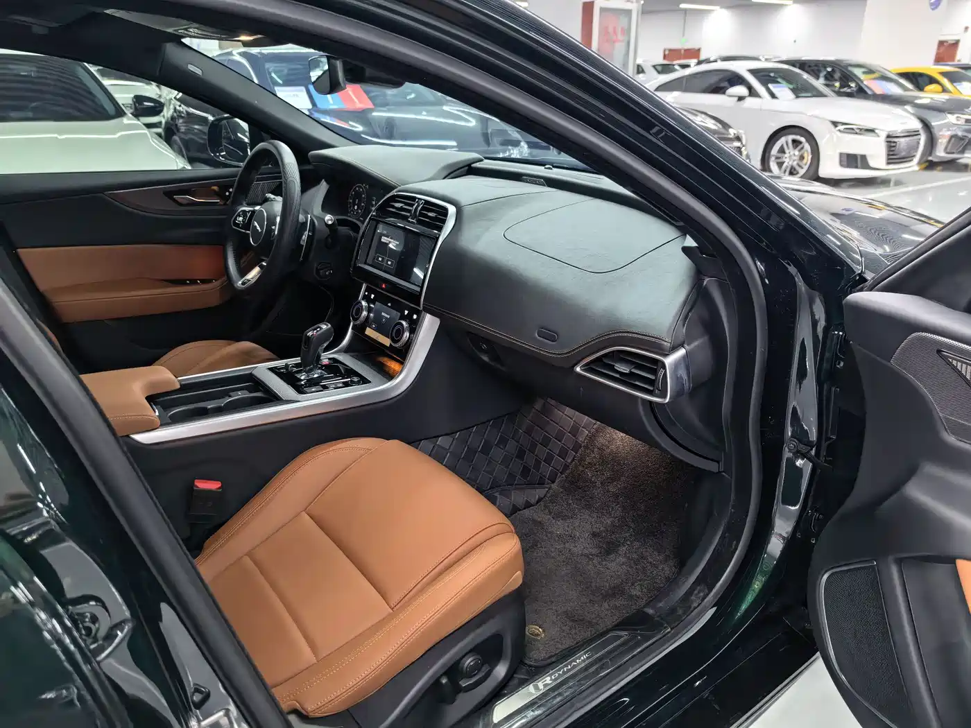 Jaguar XEL 2024 Model 2.0T 250PS R-DYNAMIC S Progressive Sport Edition фото 6