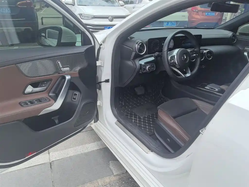 Mercedes-Benz A-Class 2019 A 200 L Sport Sedan фото 16