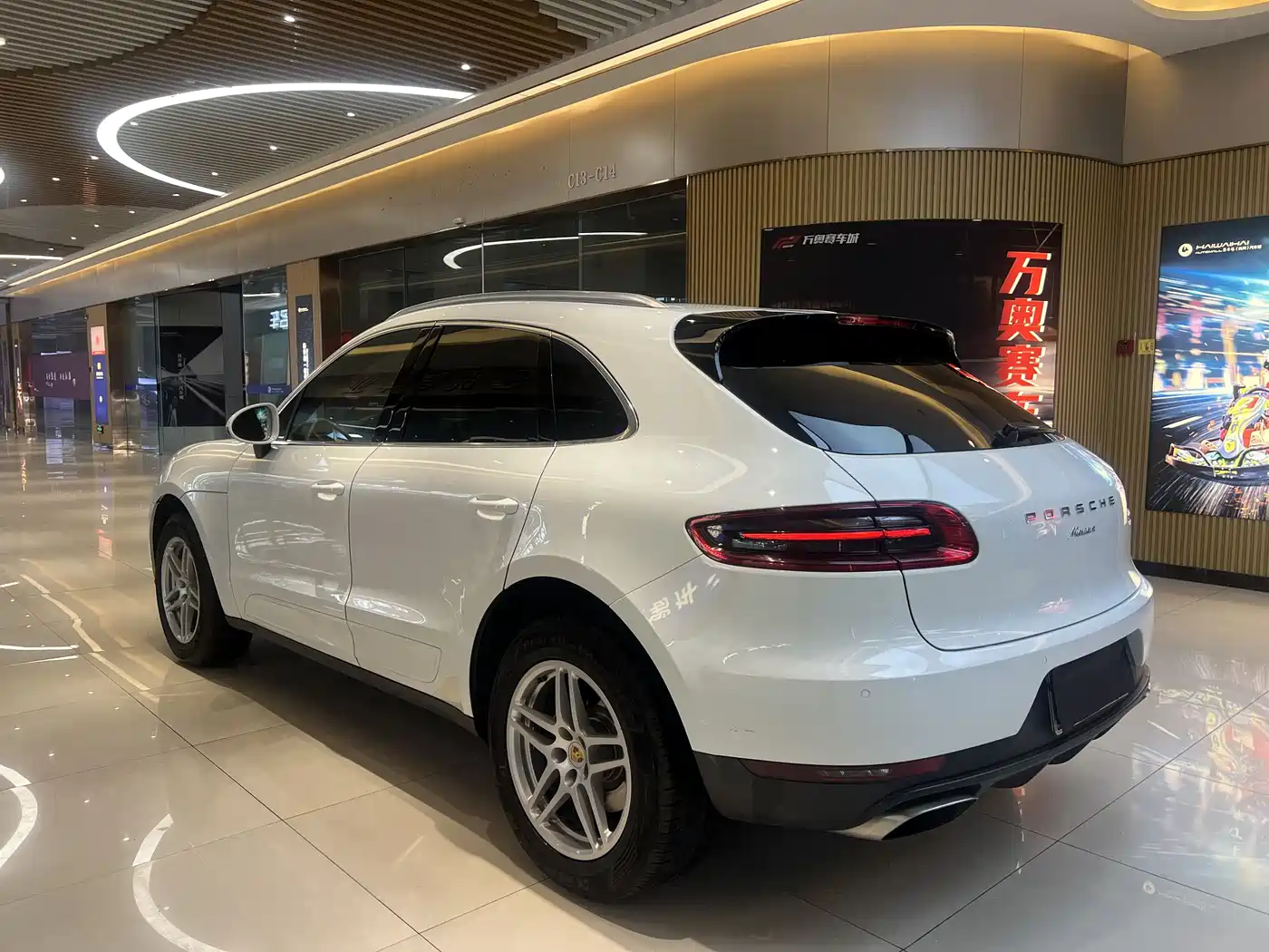 Porsche Macan 2016 Macan 2.0T фото 9