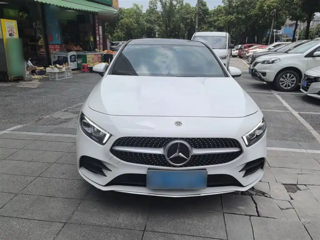 Mercedes-Benz A-Class 2019 A 200 L Sport Sedan фото 3