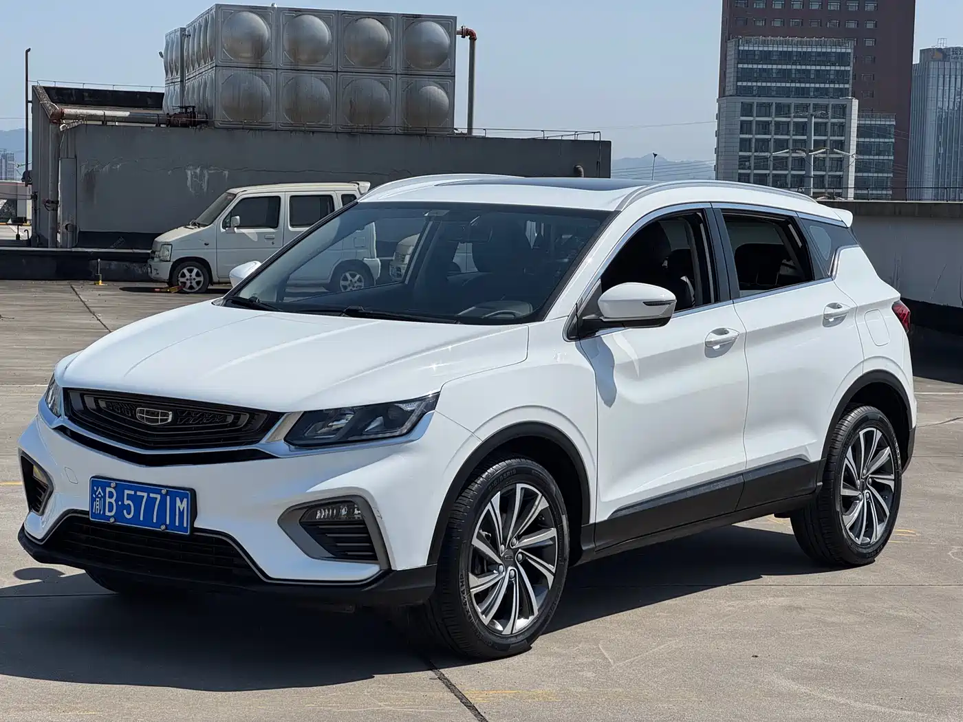 Фото 1 - Geely Coolray