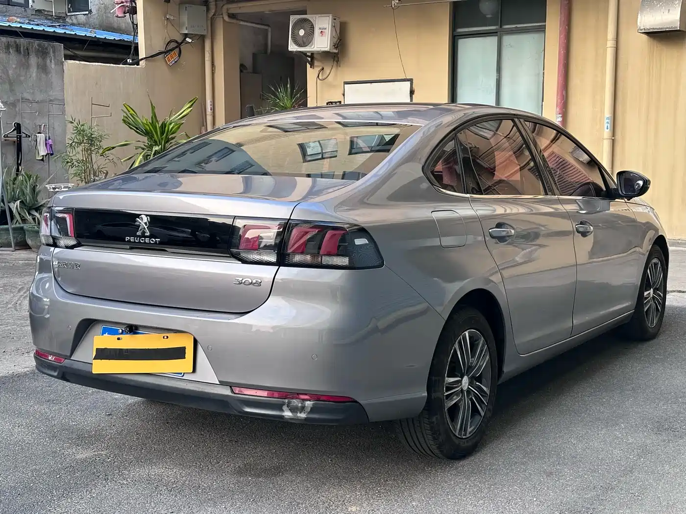 Peugeot 308 2018 1.6L Auto Luxury Edition фото 10